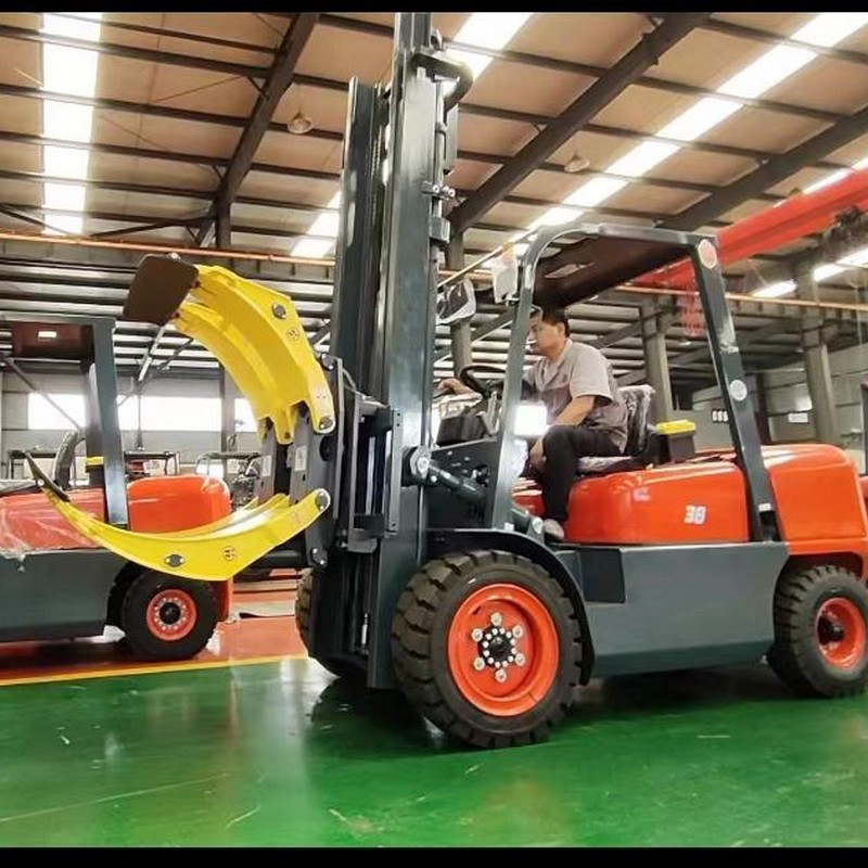 Pinza per rotoli di carta