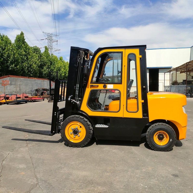 Carrello elevatore diesel con cabina