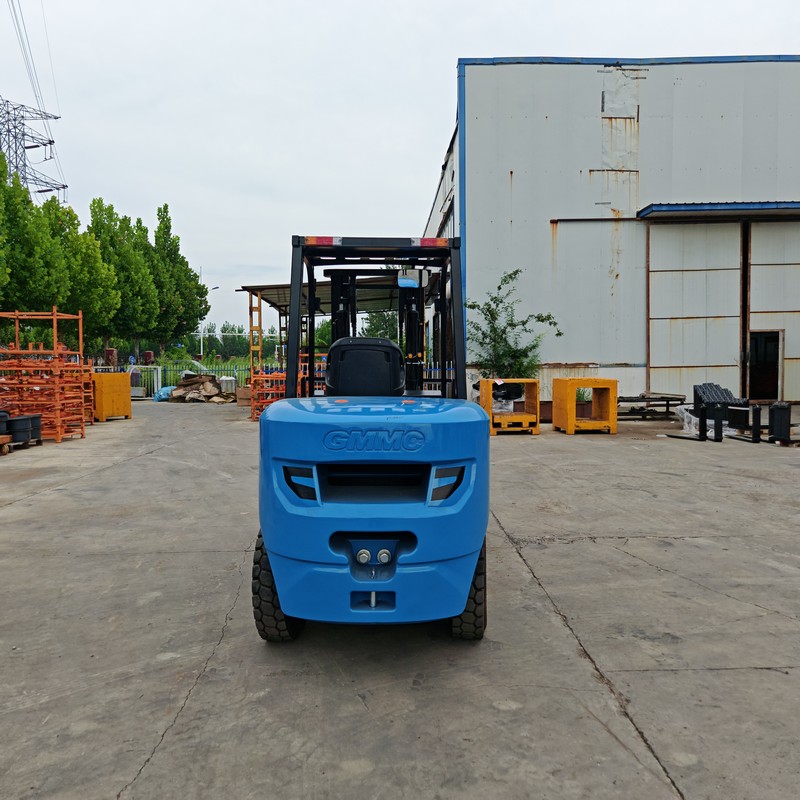 Carrello elevatore elettrico da 5 t