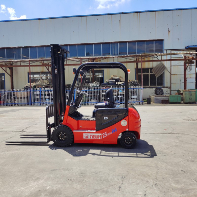 carrello elevatore elettrico da magazzino