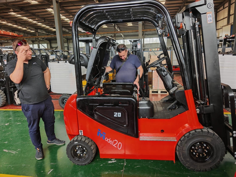 Carrello elevatore elettrico da 2 tonnellate Carrello elevatore elettrico da 2 tonnellate